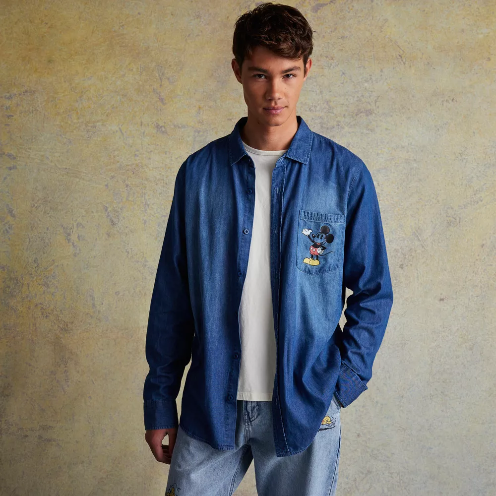 Disneyland Her Universe Chemise En Denim Mickey Et Pluto Style BD Pour Adultes – Image 3