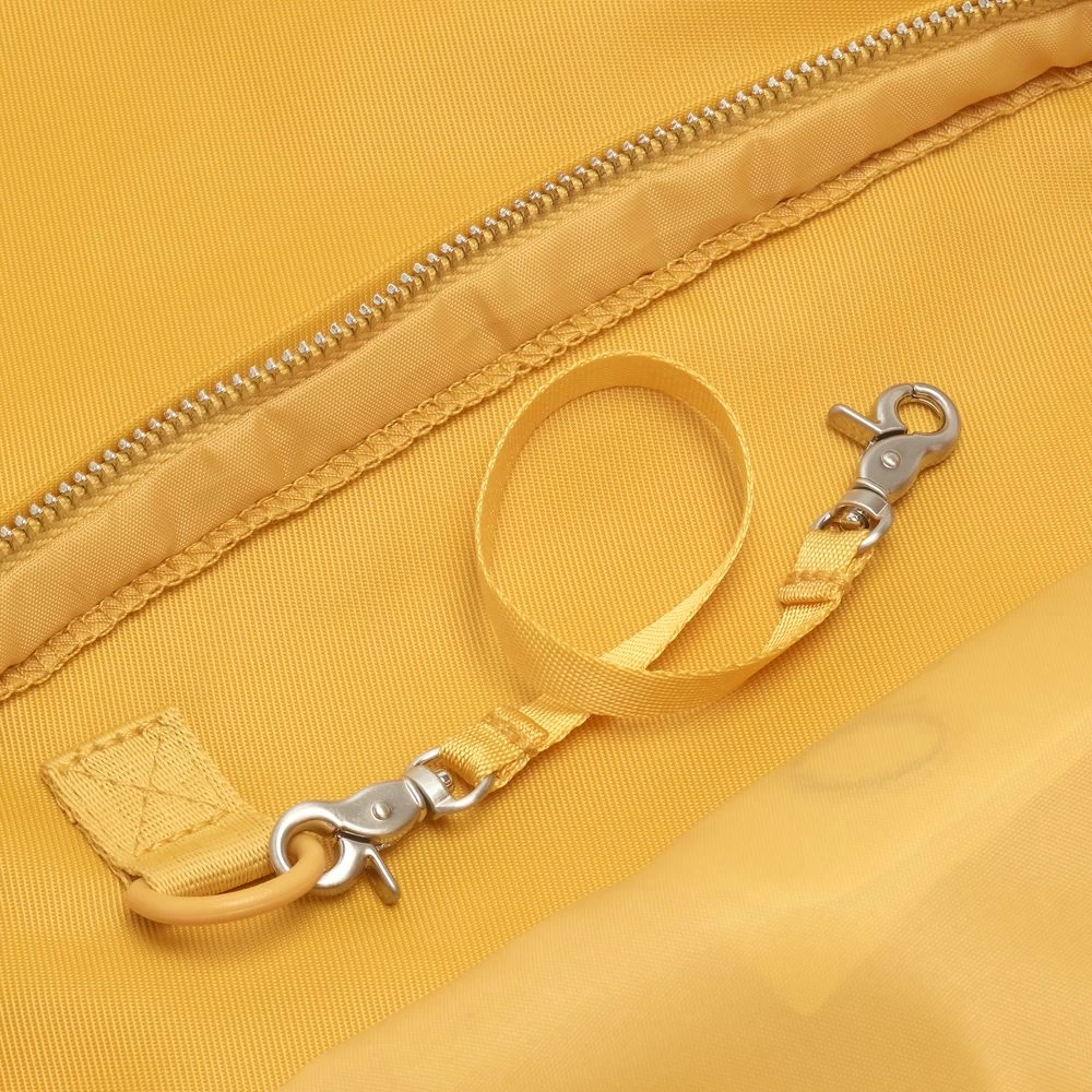 Disney Store Sac à Dos Mickey Mouse Genuine Mousewear Jaune – Image 6